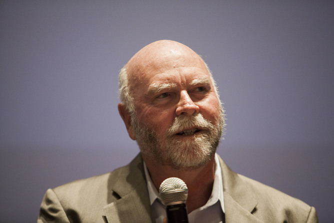 Craig Venter speaks during a symposium on "The Future of Genomic Medicine" at Scripps Seaside Forum in La Jolla, California March 6, 2014. Earlier this week, Venter announced formation of a new company, Human Longevity Inc, to undertake a massive project: sequencing 40,000 human genomes a year in a search for new therapies to preserve health and fight off diseases, including cancer, heart disease and Alzheimer's. To match Analysis GENOMICS-FUTURE/ REUTERS/Sam Hodgson (UNITED STATES - Tags: HEALTH SCIENCE TECHNOLOGY) - RTR3G50E