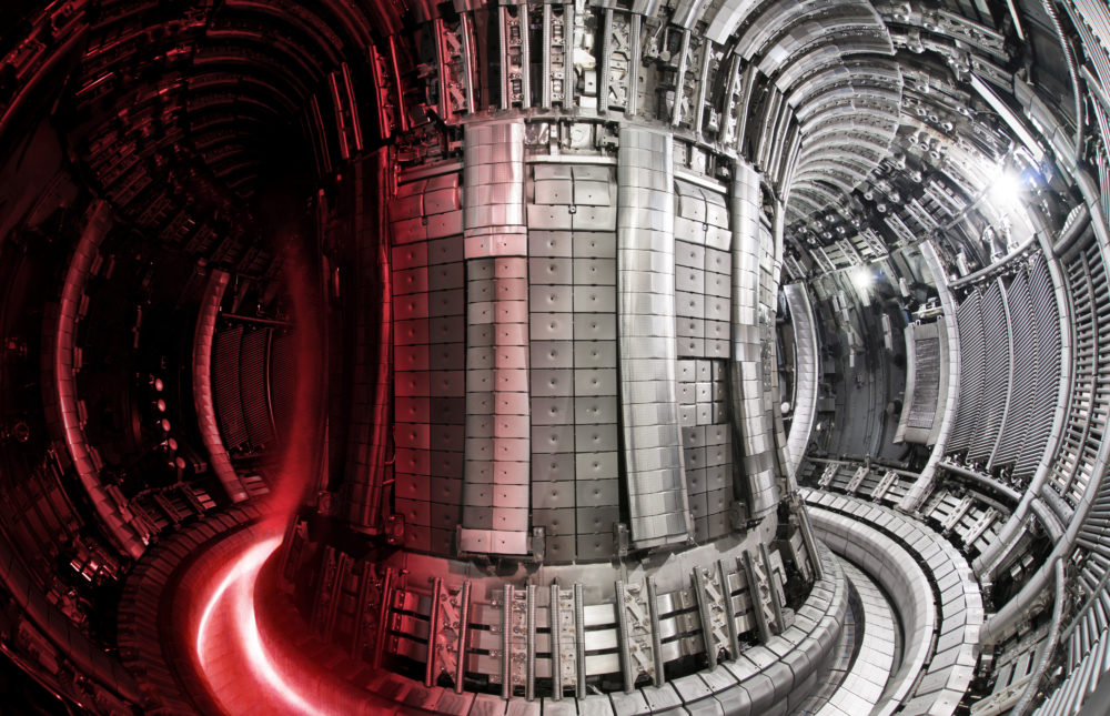 The Presenter Network - Tour a fusion energy reactor