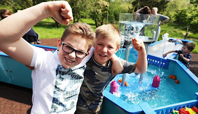 Summer at the Science Oxford Centre - two boys at the water lab cheering on summer day