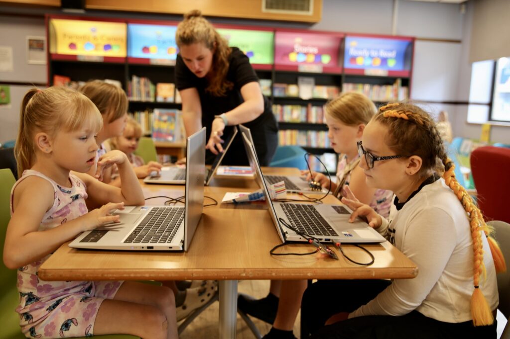 BBC micro:bits session at library Drop in day